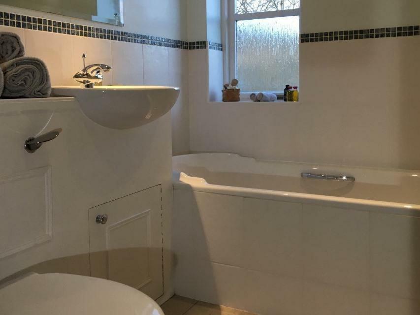 צ'יצ'סטר 5 Charlton Mill Way B&B מראה חיצוני תמונה